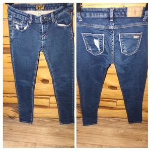 (28) Dromedar IV & VI Distressed Jeans
